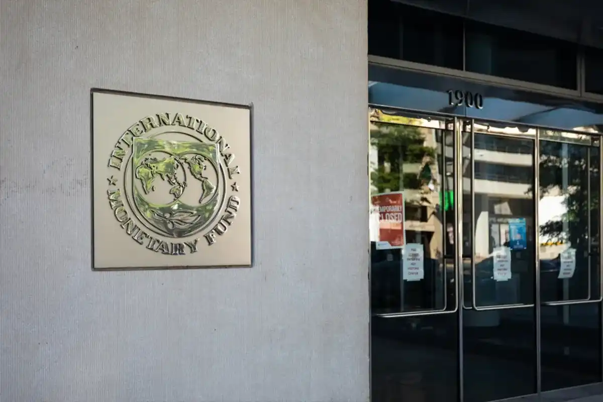 IMF lowers Pakistan’s growth forecast to 2.6%