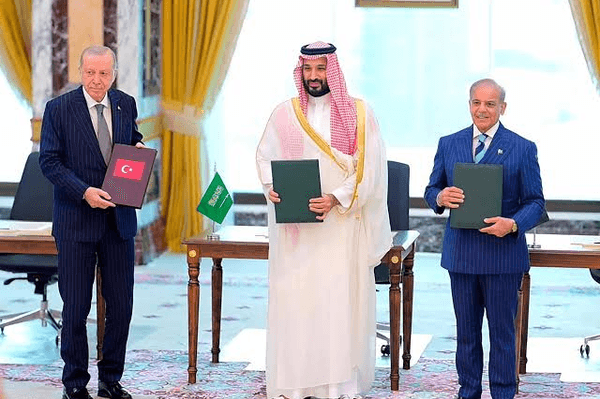 Turkey, Saudi Arabia and Pakistan to hold first defense pact meeting in Istanbul