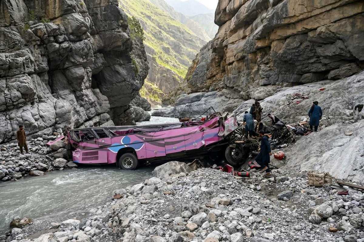 At least 40 killed as Quetta-Peshawar bus plunges into ravine on Balochistan-KP Highway