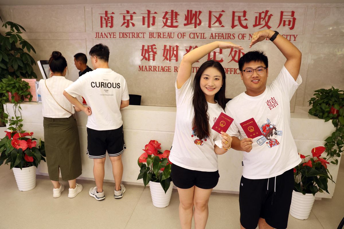 Amid efforts to raise births, marriage registrations drop in China