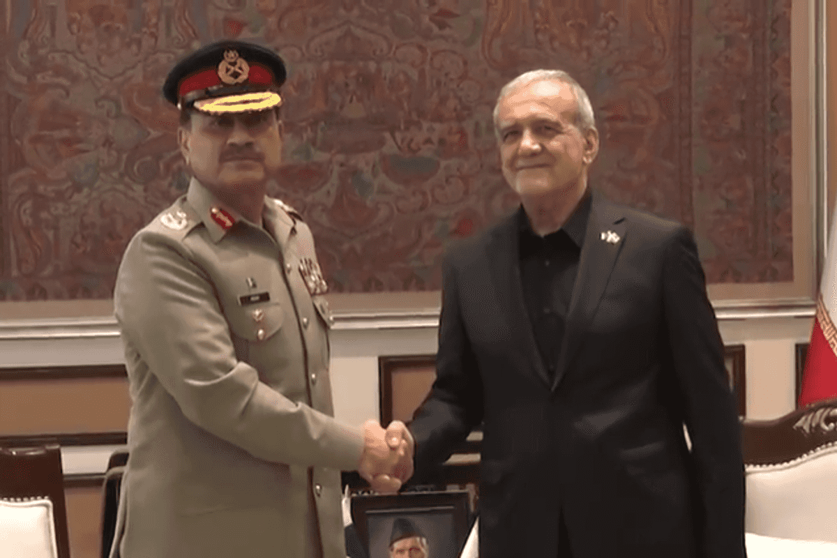 Pakistan army chief meets Iran’s Pezeshkian, discusses regional security