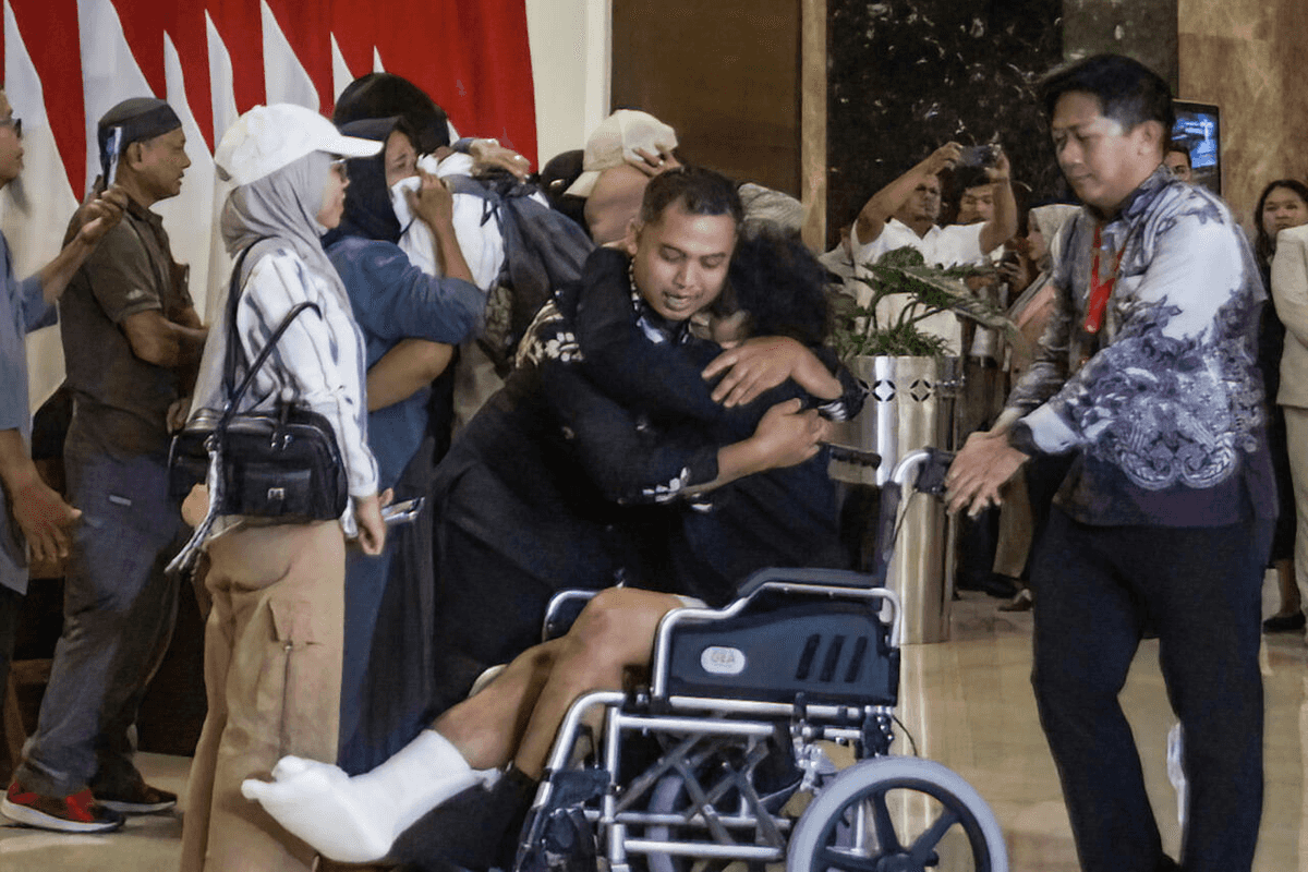Four Indonesian seamen return home after five months held by Somali pirates