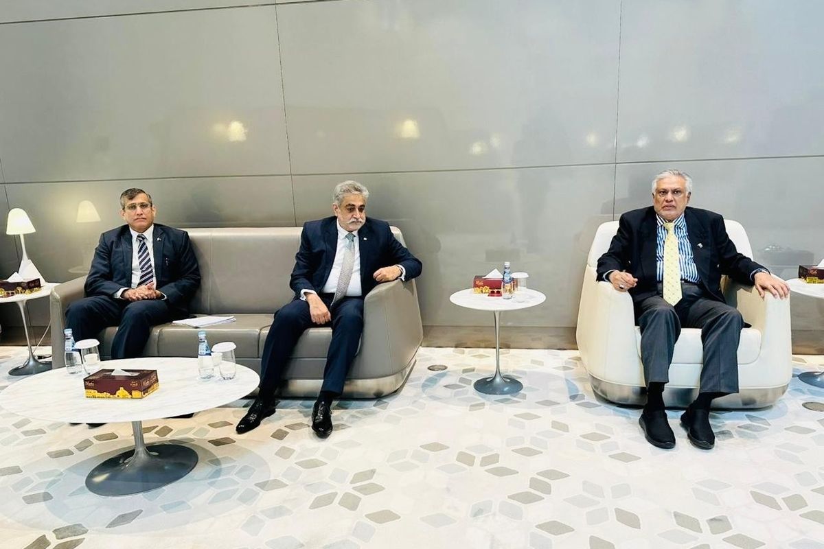 Pakistan’s Dar arrives in Doha for ministerial meeting ahead of Arab-Islamic summit on Israel strike