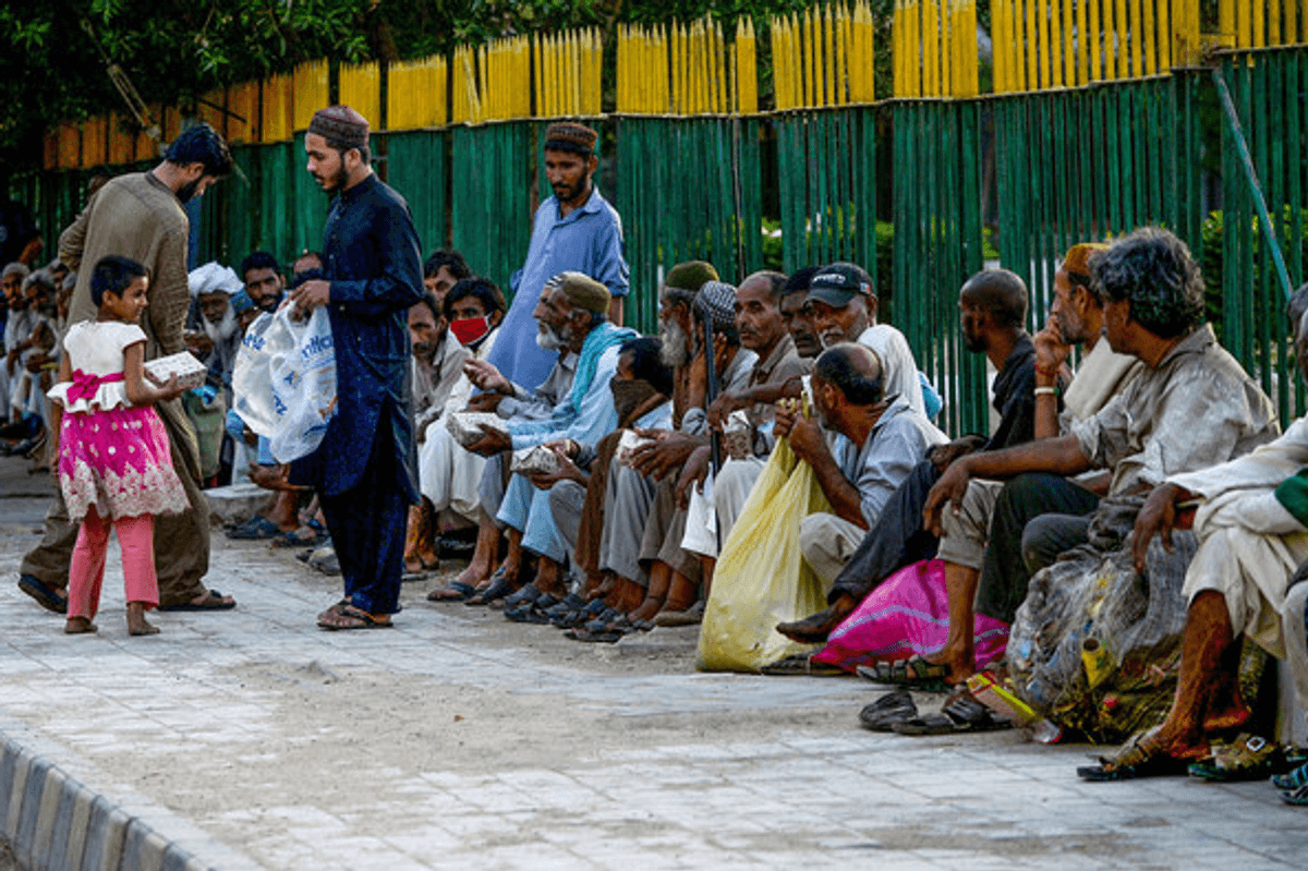 Pakistan's poverty rate rises to 28.9% as Middle East tensions threaten further setbacks