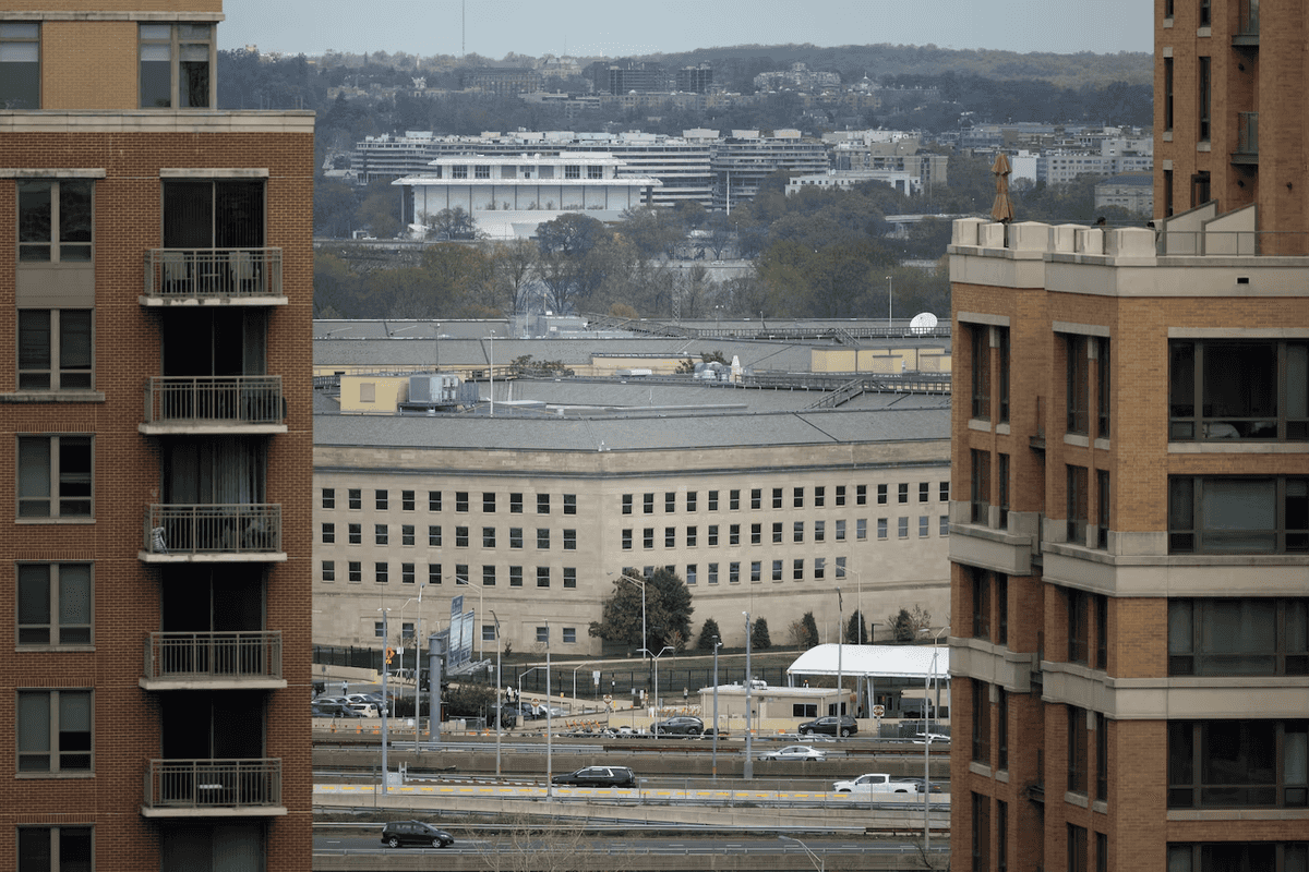 US Army to curtail VIP flights around Pentagon after fatal collision