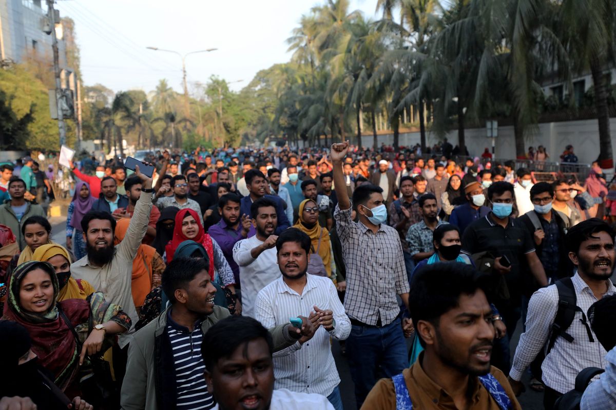 Bangladesh crackdown on ex-regime loyalists
