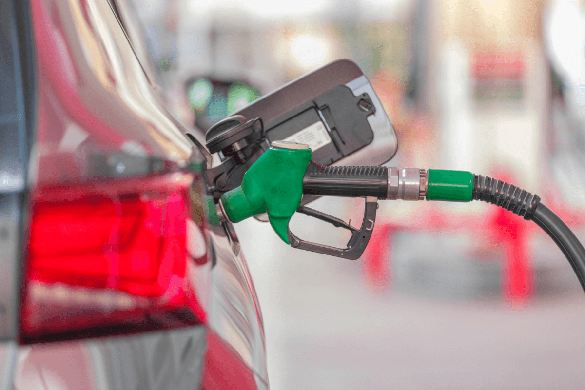 Pakistan targets June 2027 to deregulate petrol prices
