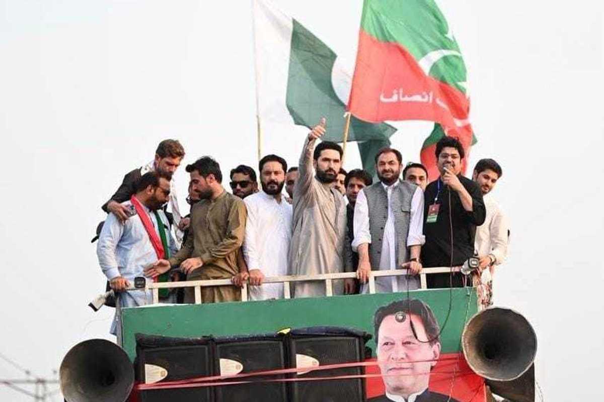 PTI long march reaches Khyber as Afridi rejects new military operation