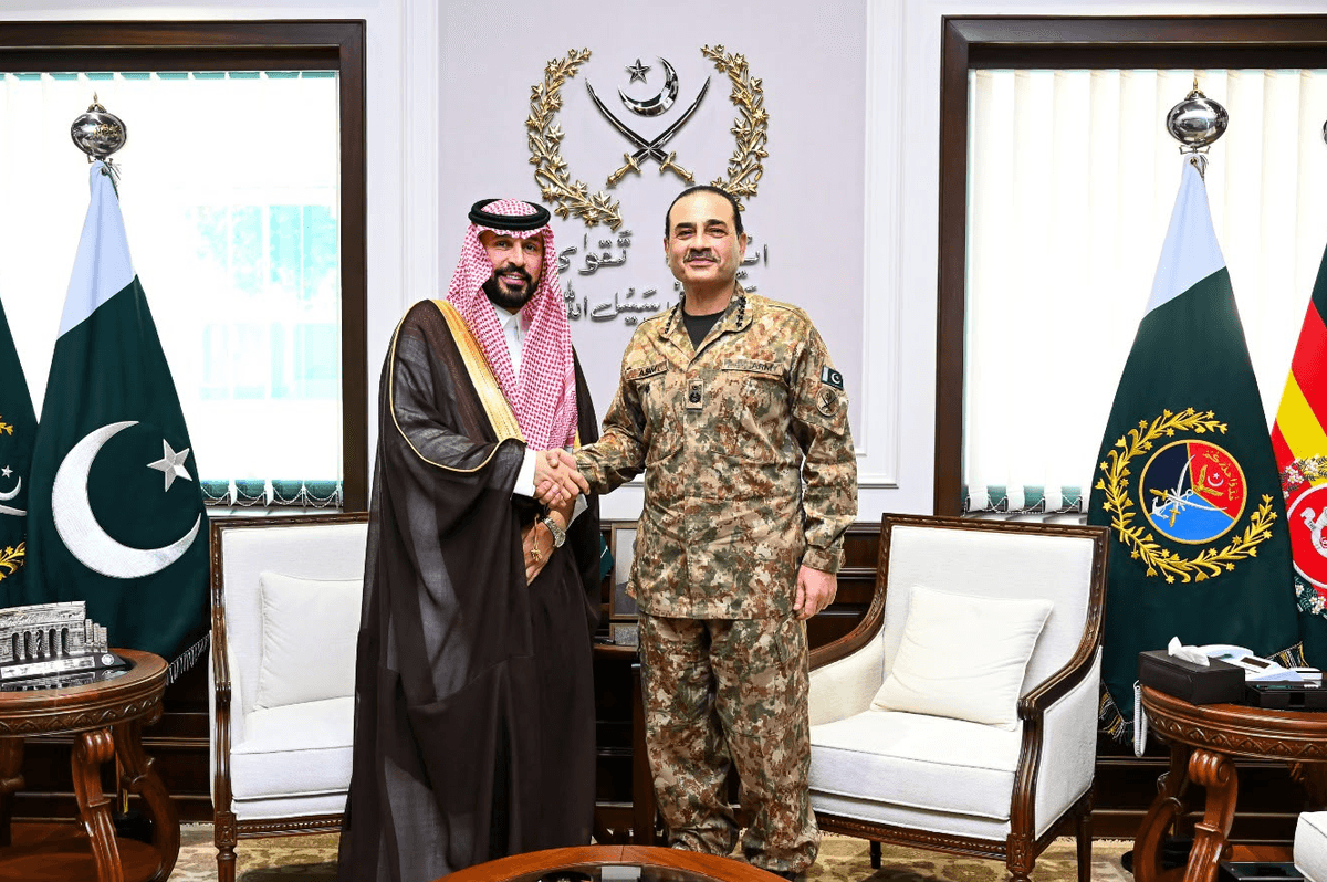 Pakistan army chief, Saudi ambassador discuss defense ties and regional security