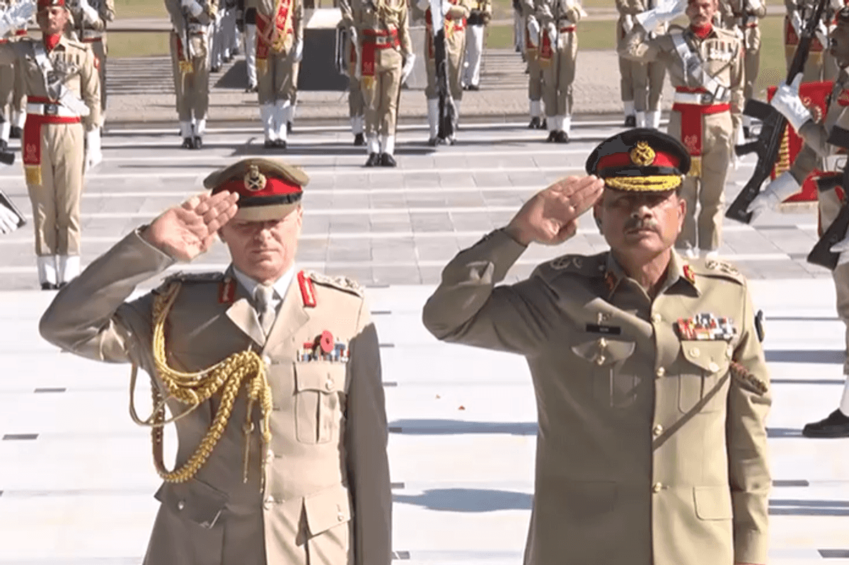 Pakistani, British top generals meet to bolster defense cooperation