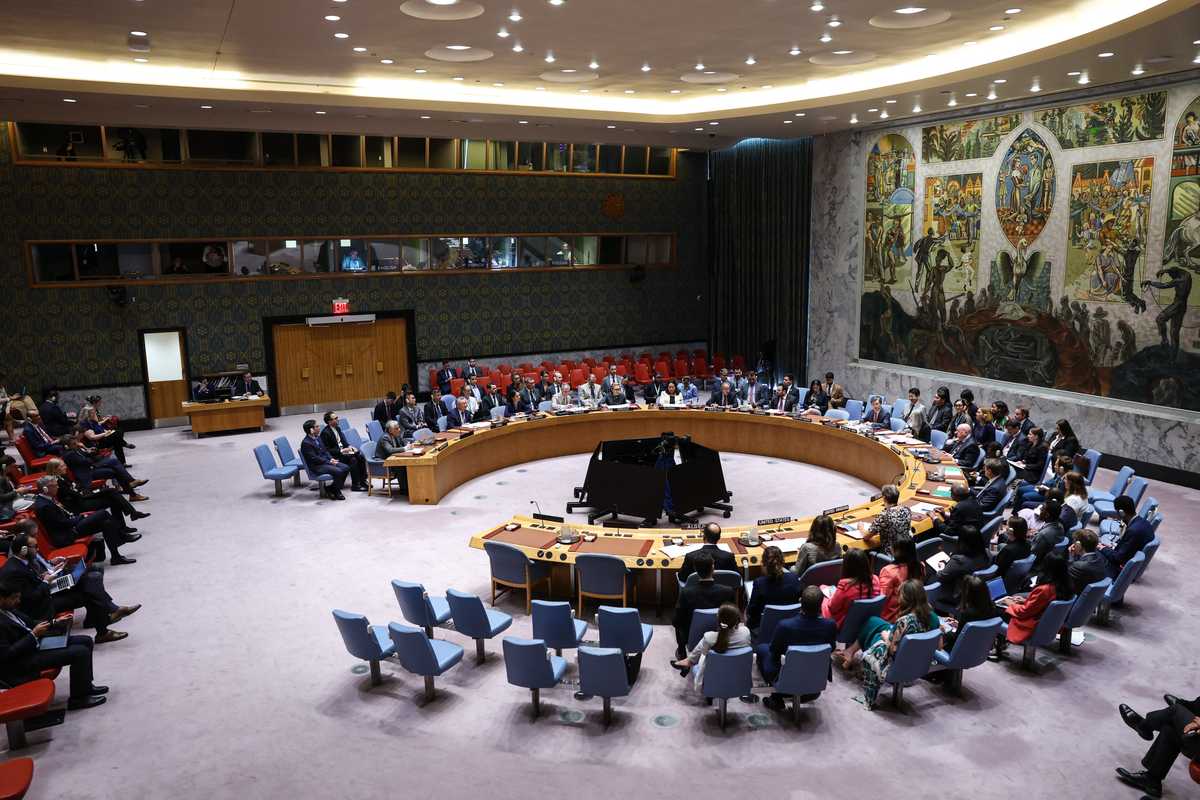 UN Security Council decides not to lift Iran sanctions, but still time to agree delay