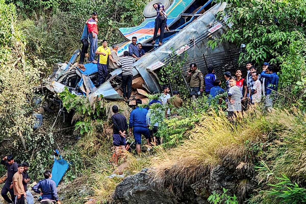 36 dead in bus crash in Indian Himalayas