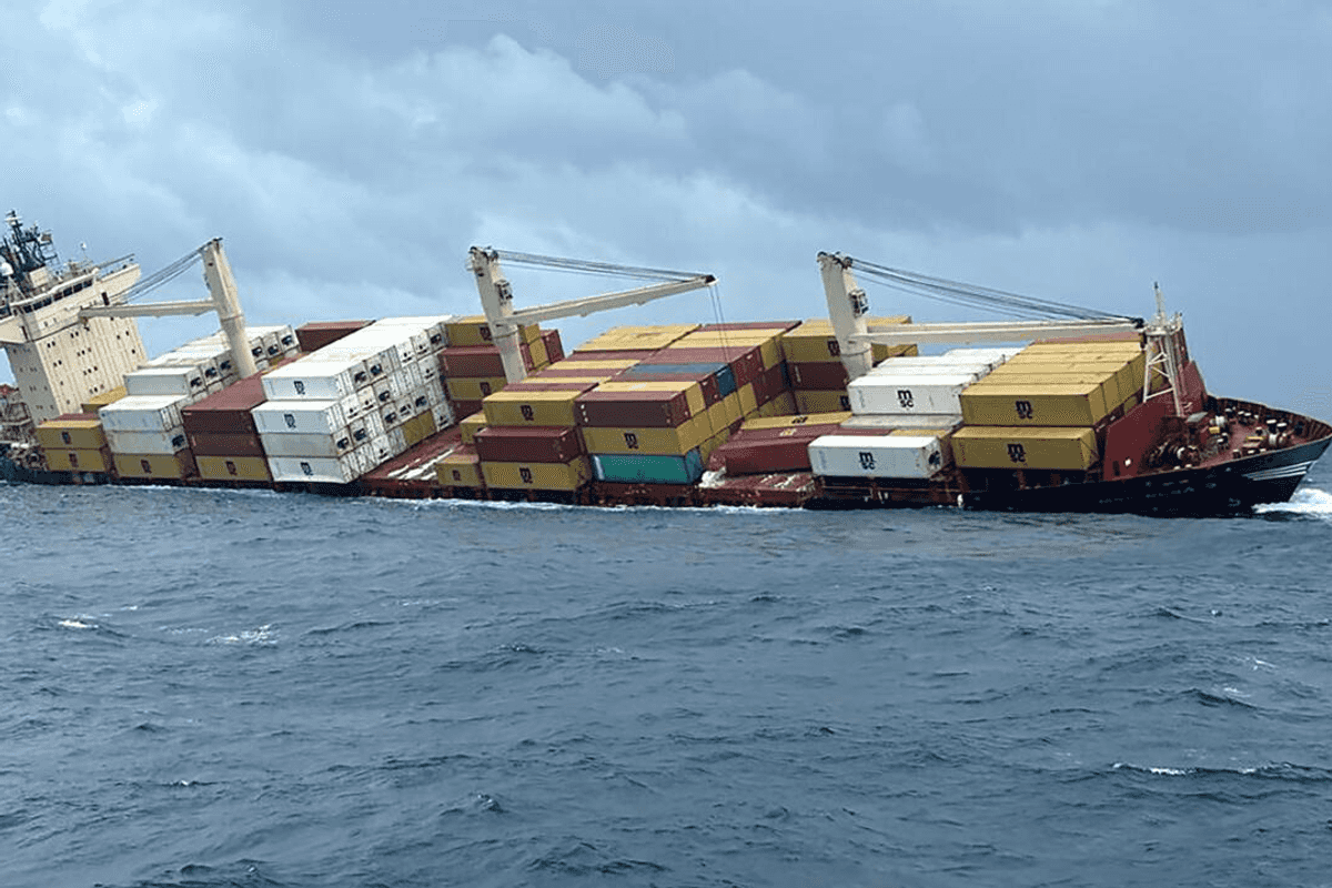 India races to contain oil spill after container ship sinks