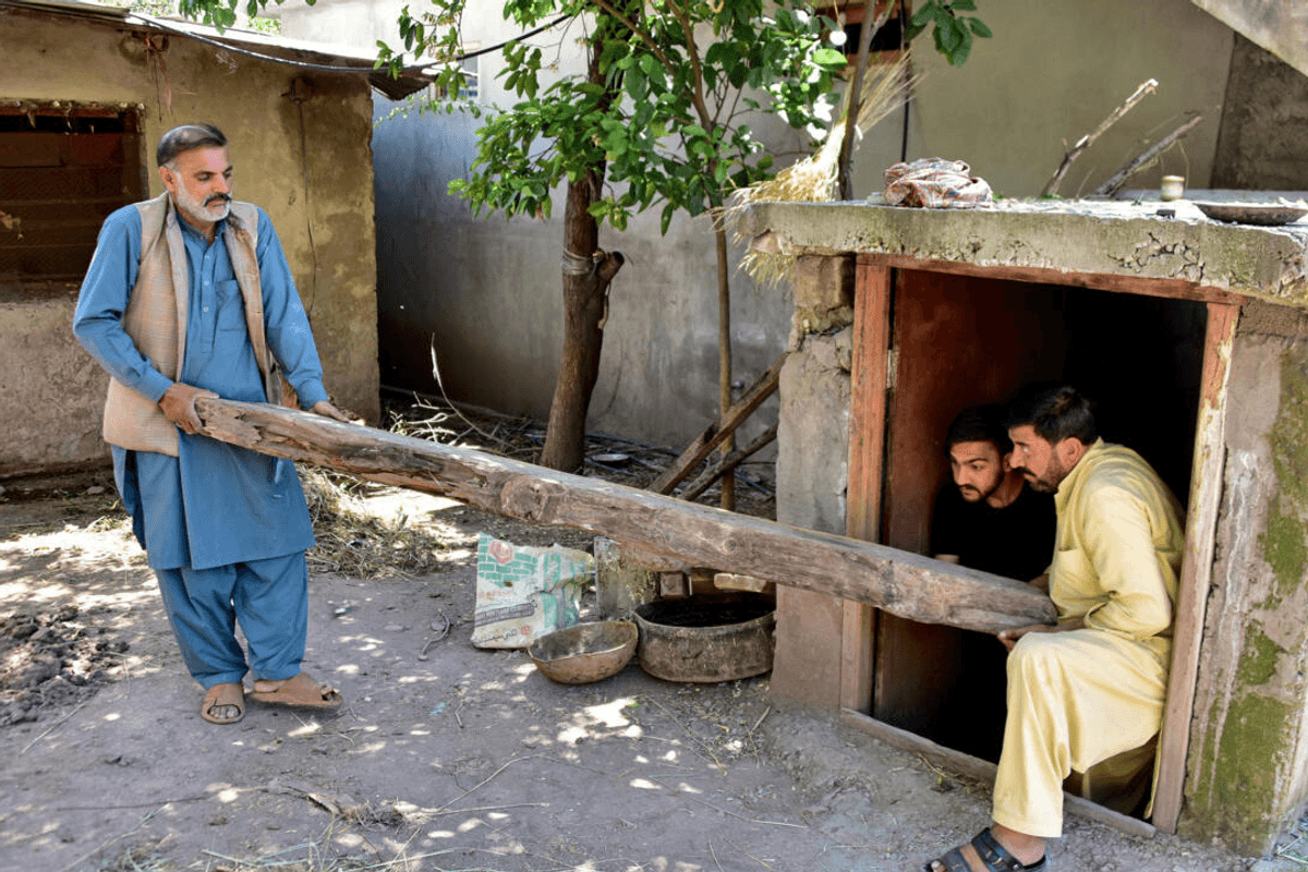 Kashmiris fortify bunkers anticipating India-Pakistan crossfire