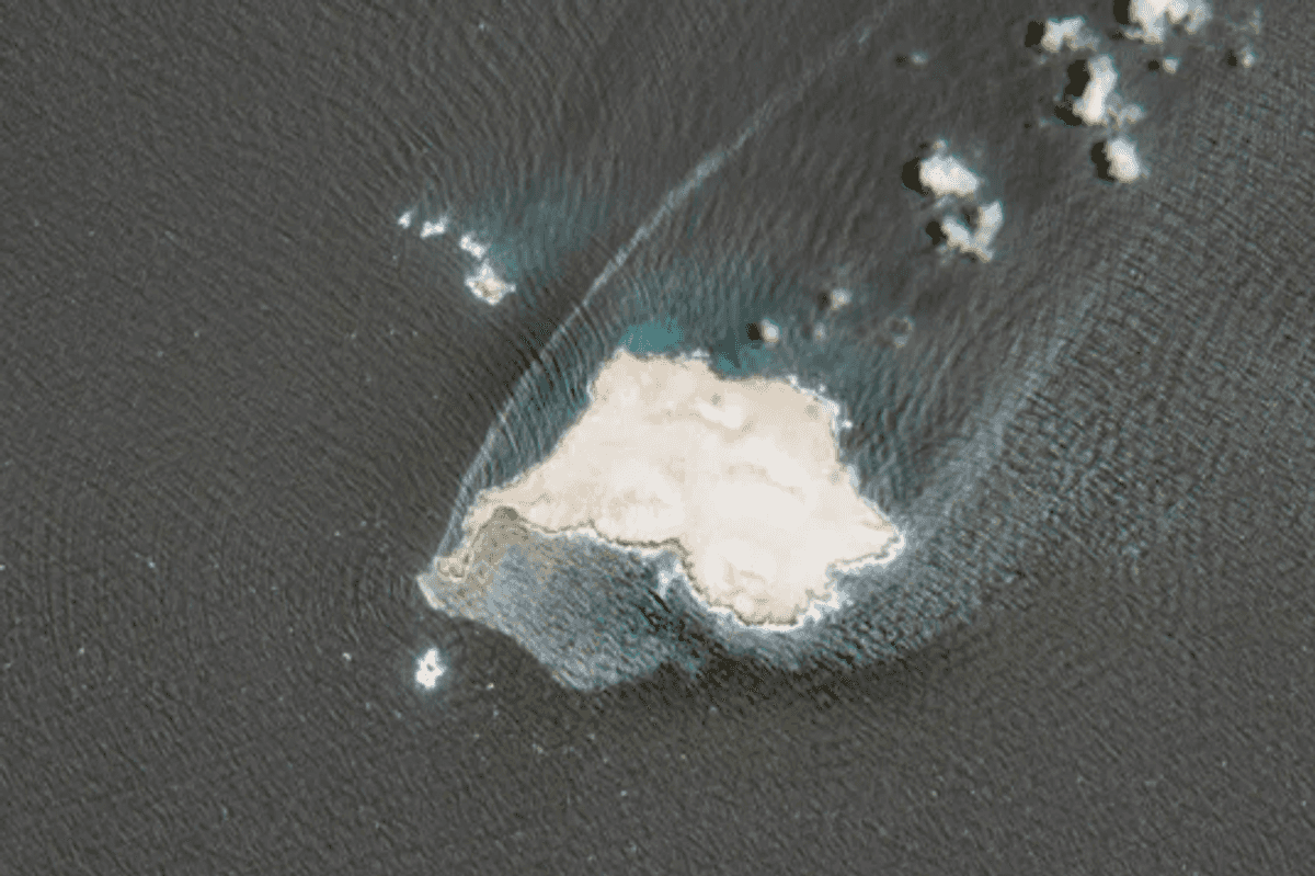 Oil spill off Oman reaches coastline as monsoon winds hamper containment efforts