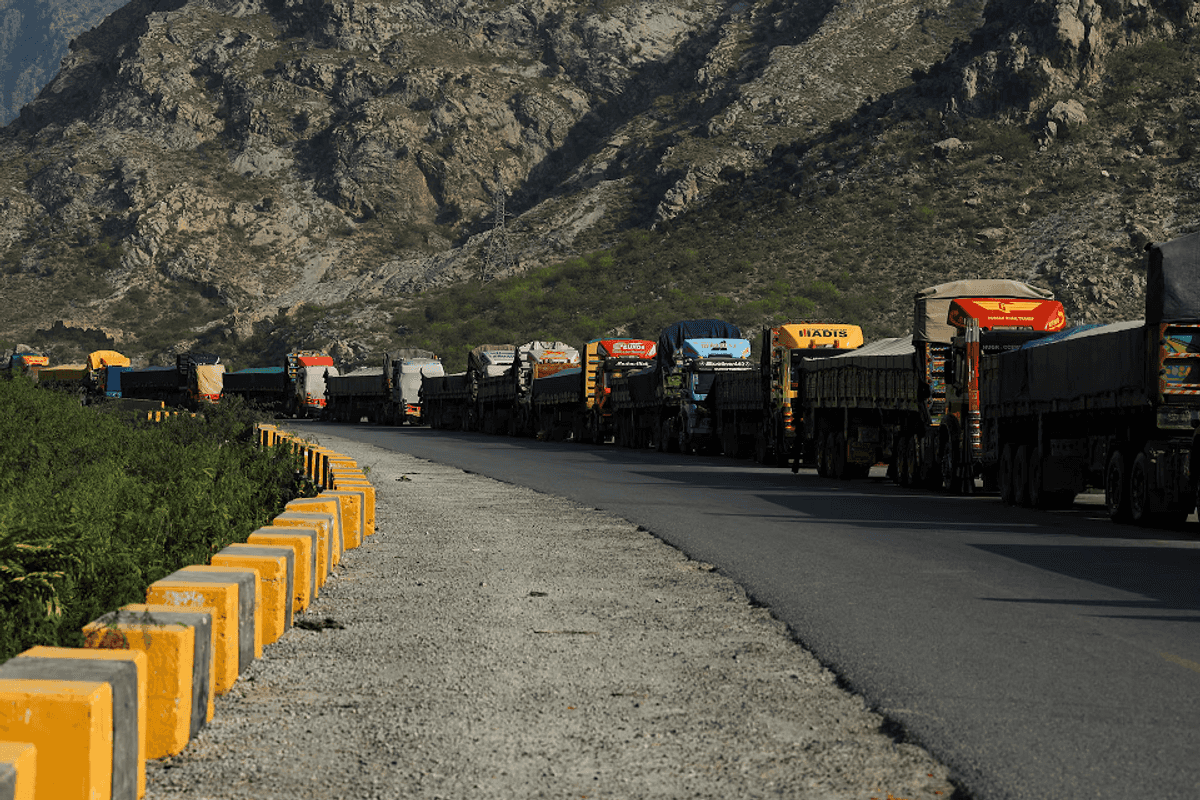 Pakistan-Iran border closure strands over 2,700 trucks, threatens trade