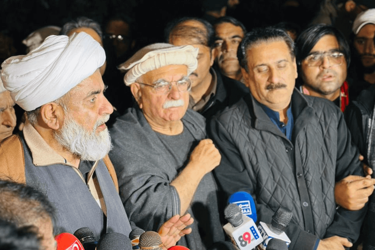 Pakistan opposition alliance caravan enters Punjab capital for street mobilization