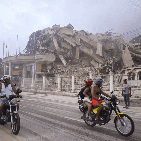Families demand help recovering Venezuela earthquake victims as death toll reaches 2,645