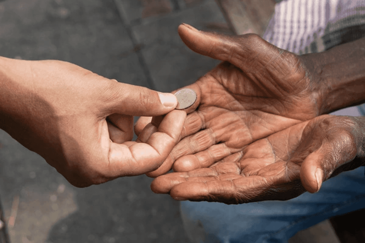 Dubai Police arrest beggars found with luxury cars and hidden cash