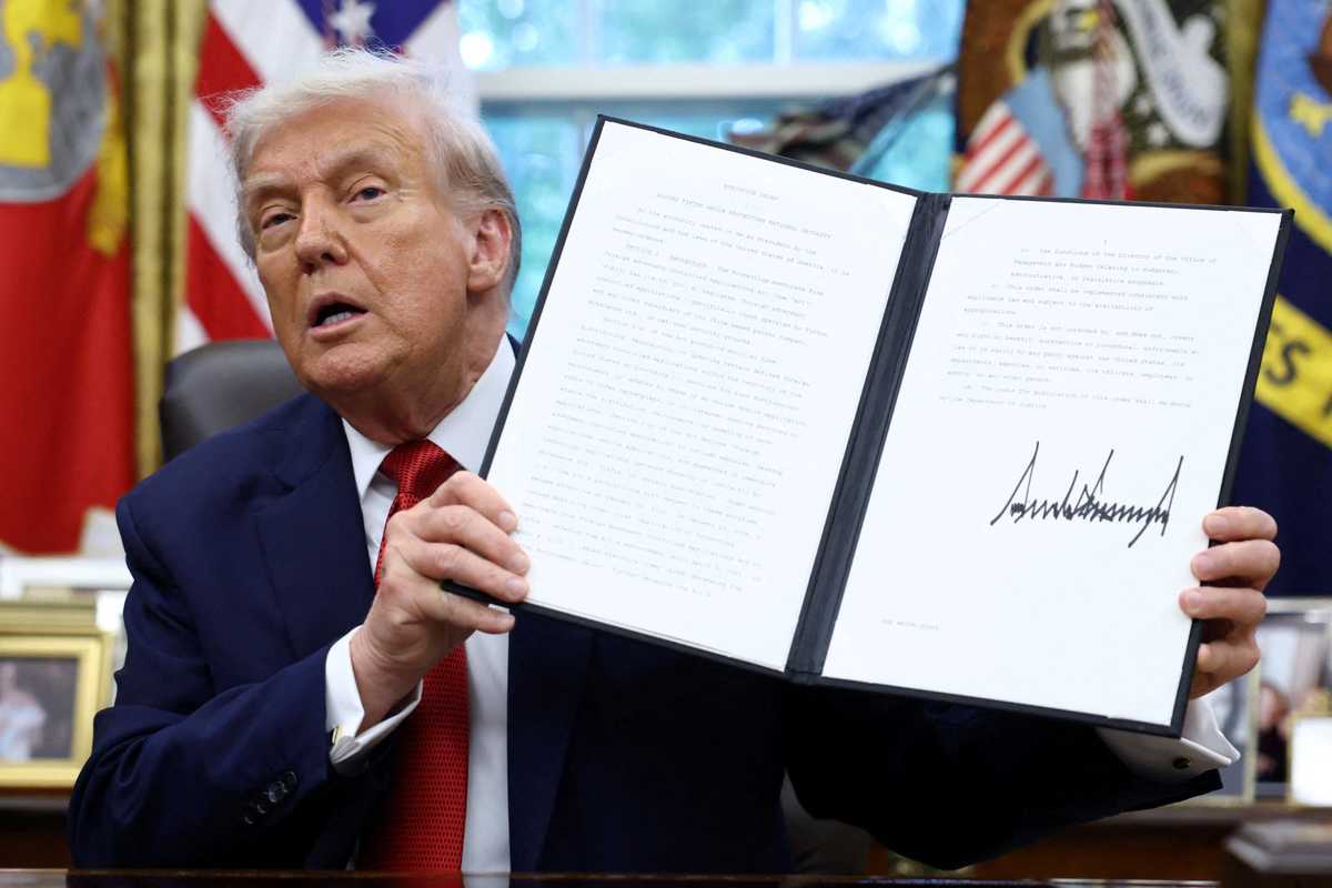 Trump says US-Iran deal to be signed today, Hormuz to open after