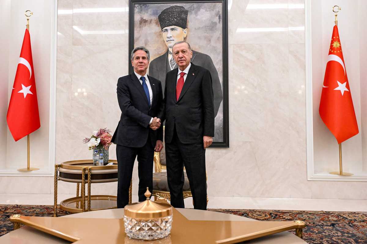 'Imperative' to work against IS in Syria, Blinken tells Turkey
