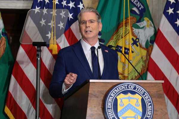 US vows 'economic asphyxiation' of Iran with new sanctions