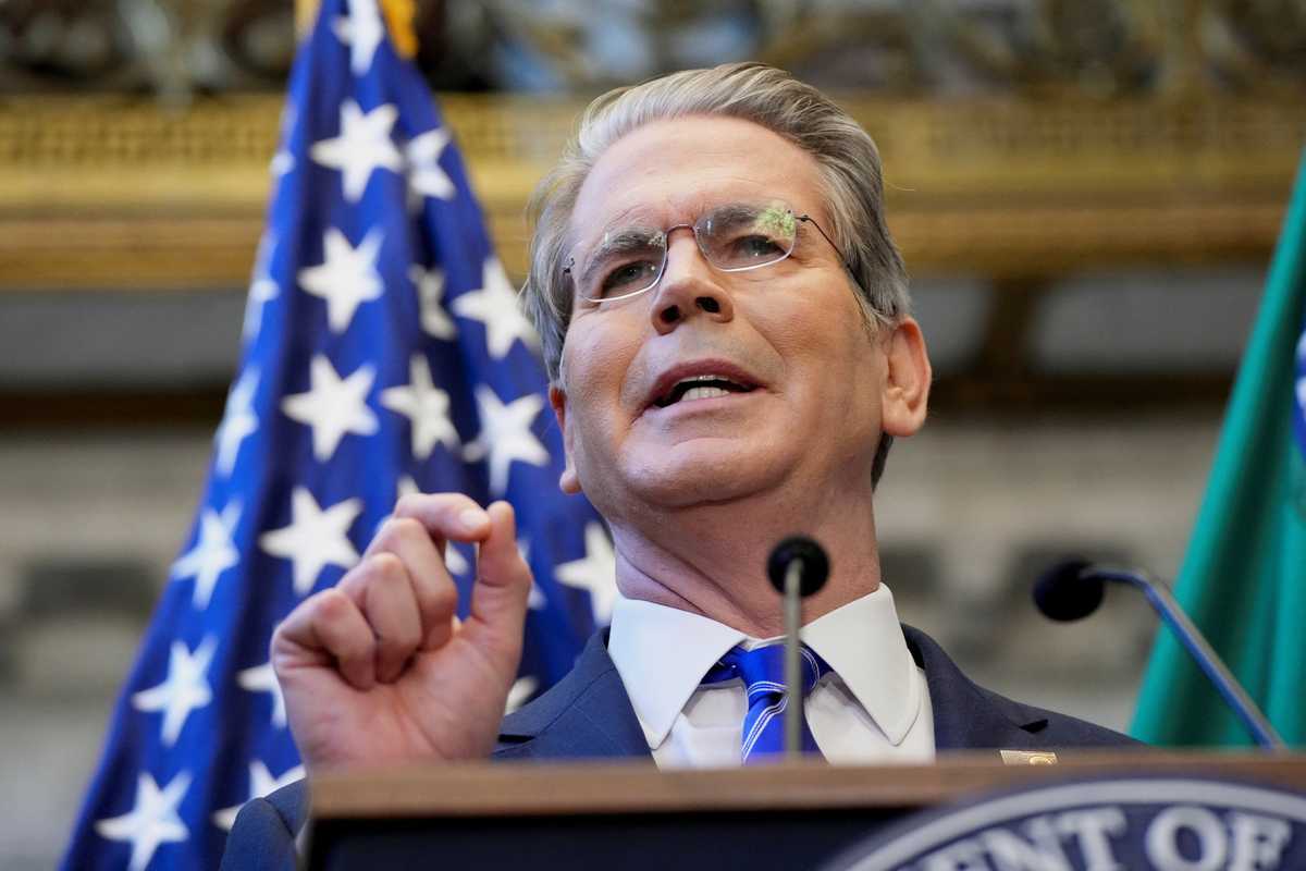 US tells allies, China to back economic campaign against Iran