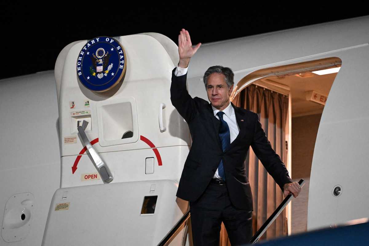 US Secretary of State wades into political crisis with stop in South Korea