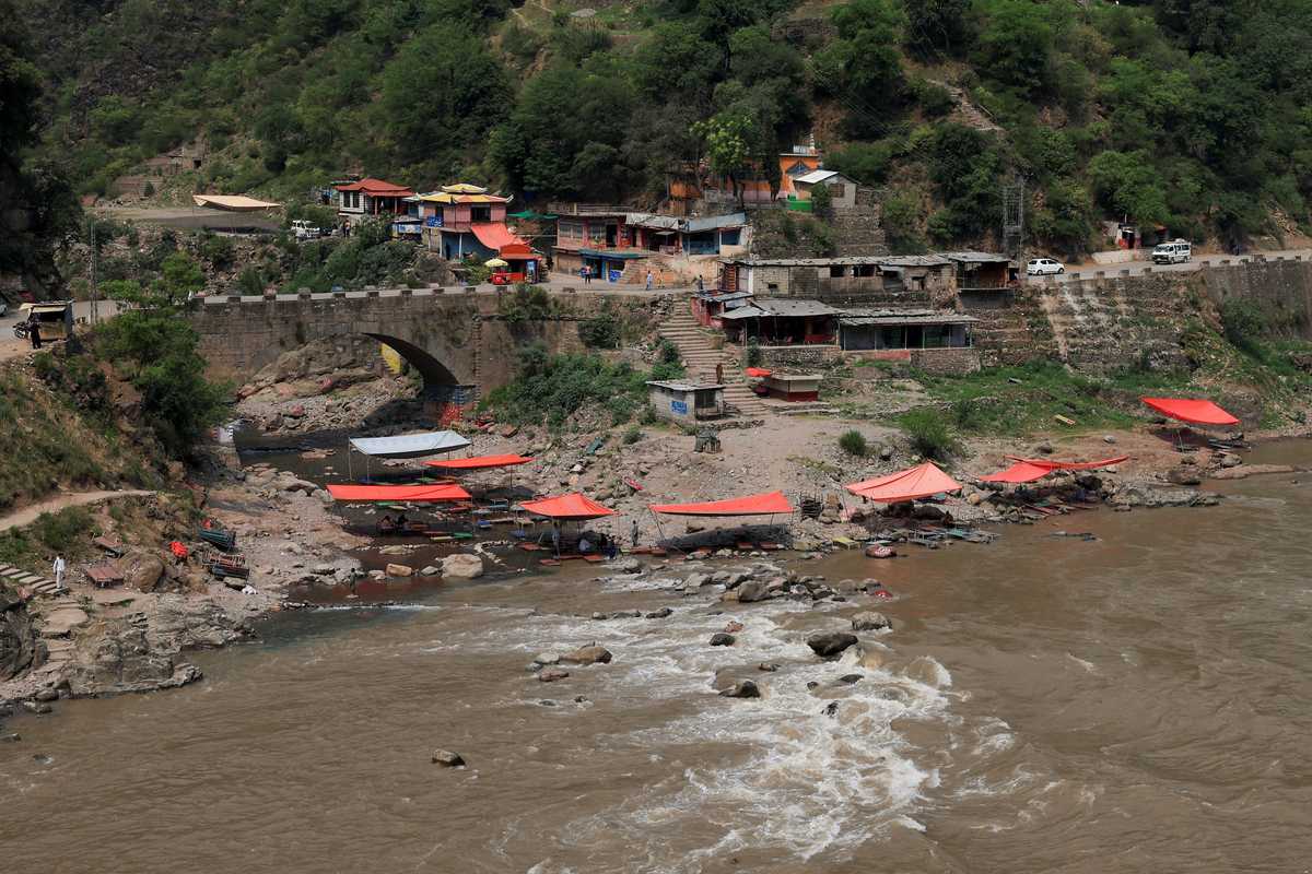 India-Pakistan tensions hit tourism in Kashmiri valley