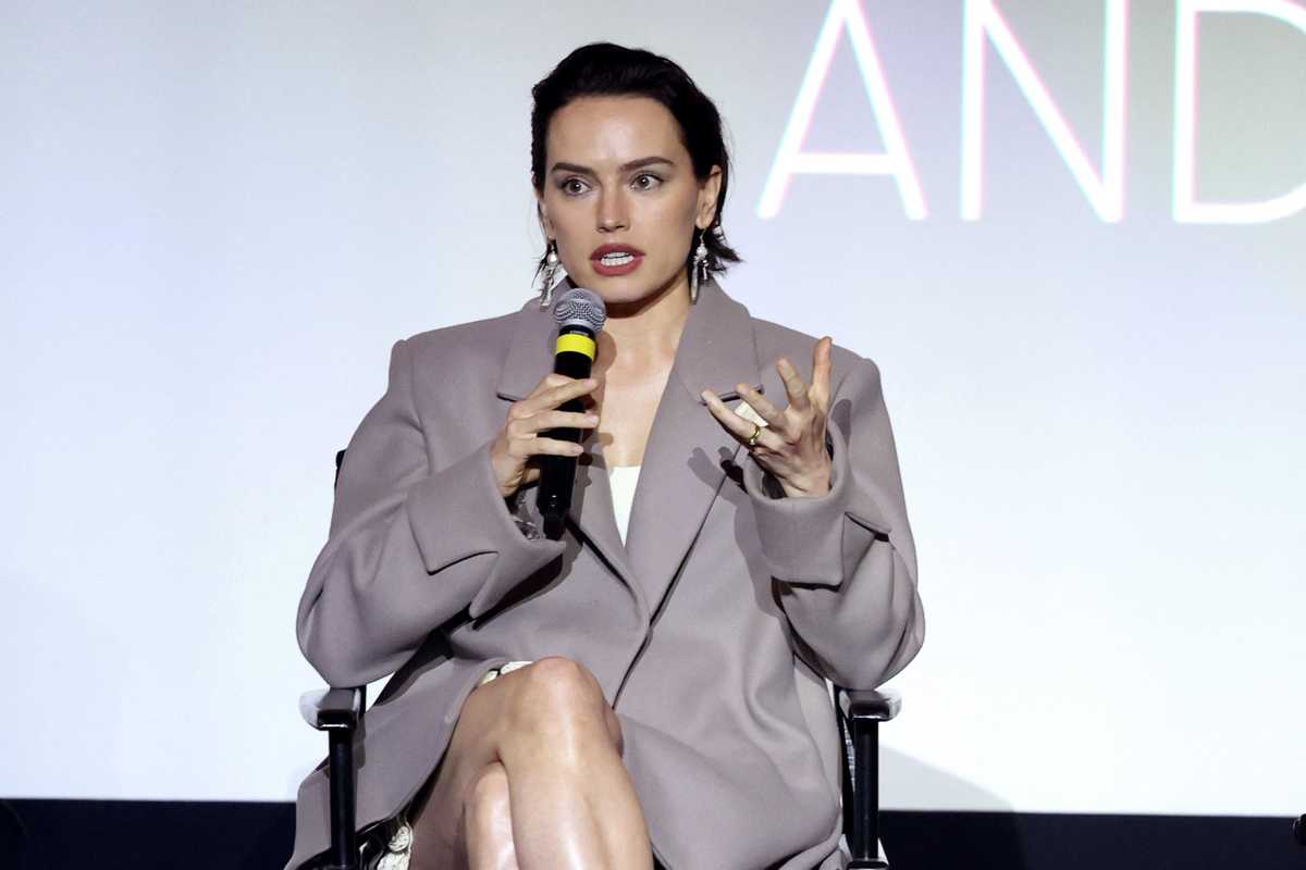 Star Wars star Daisy Ridley diagnosed with Graves' disease