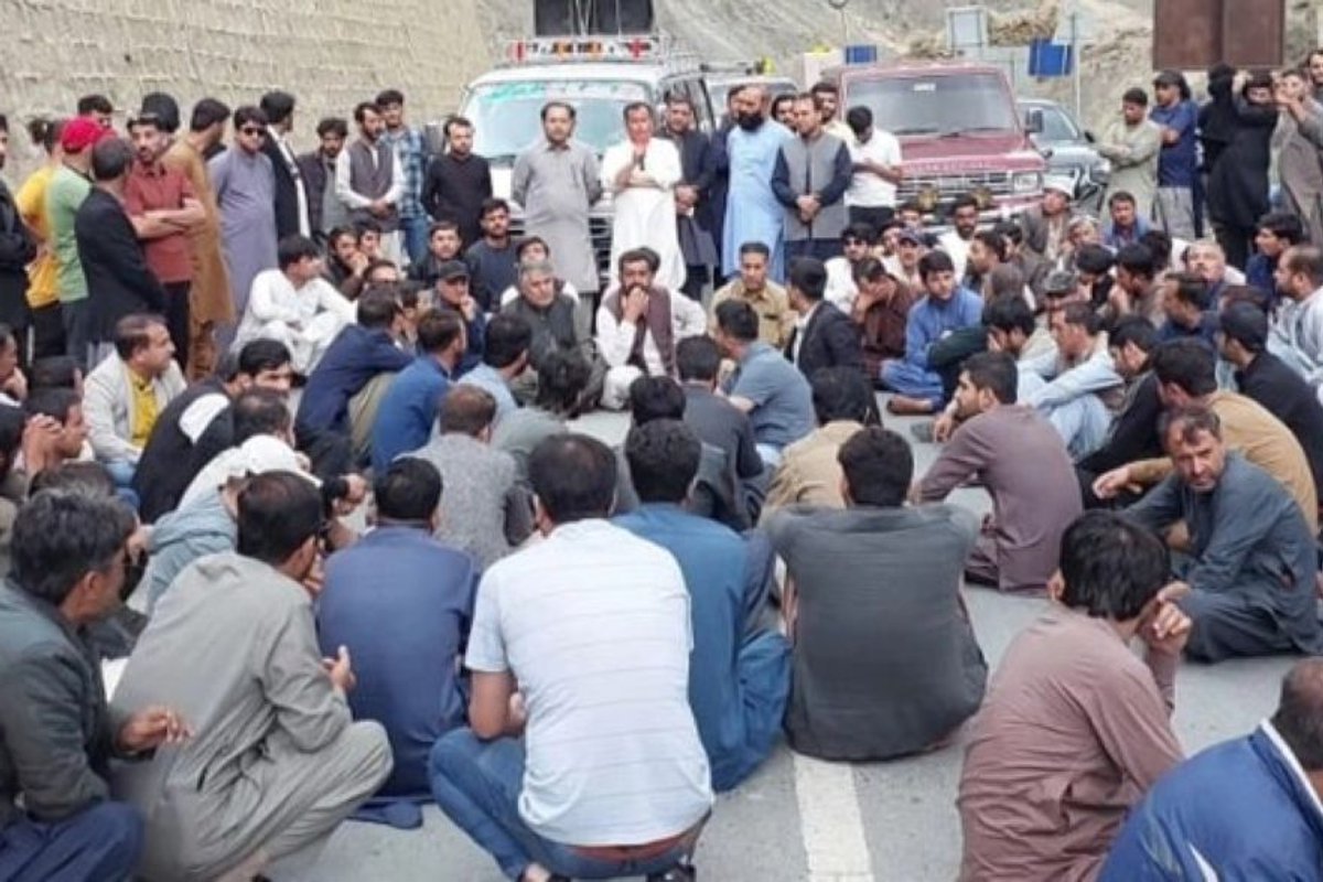 Why is a main highway in Pakistan blocked and trade with China stalled