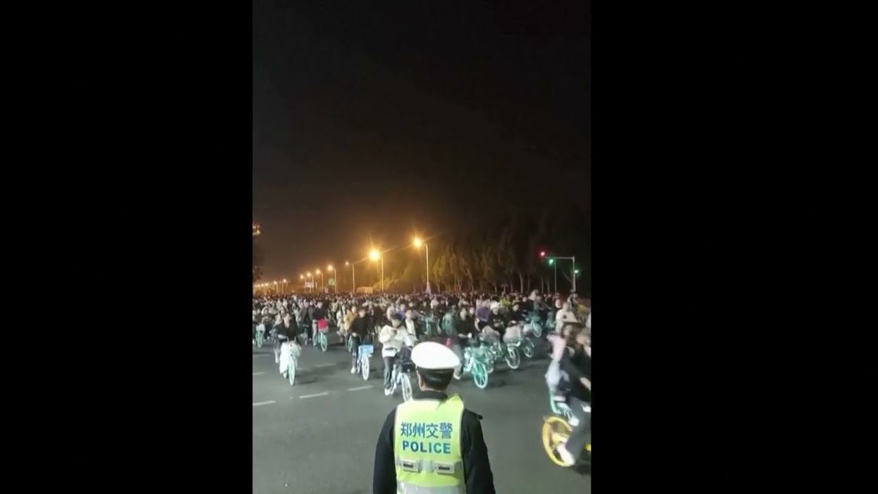 Traffic halts in China as students bike 37 miles for breakfast in viral craze