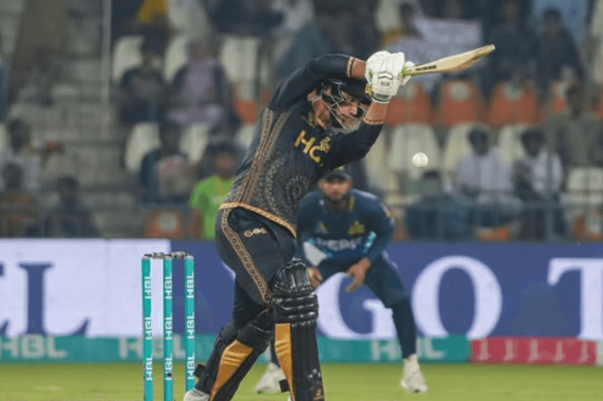 Zalmi cruise past Sultans to stay alive in PSL race
